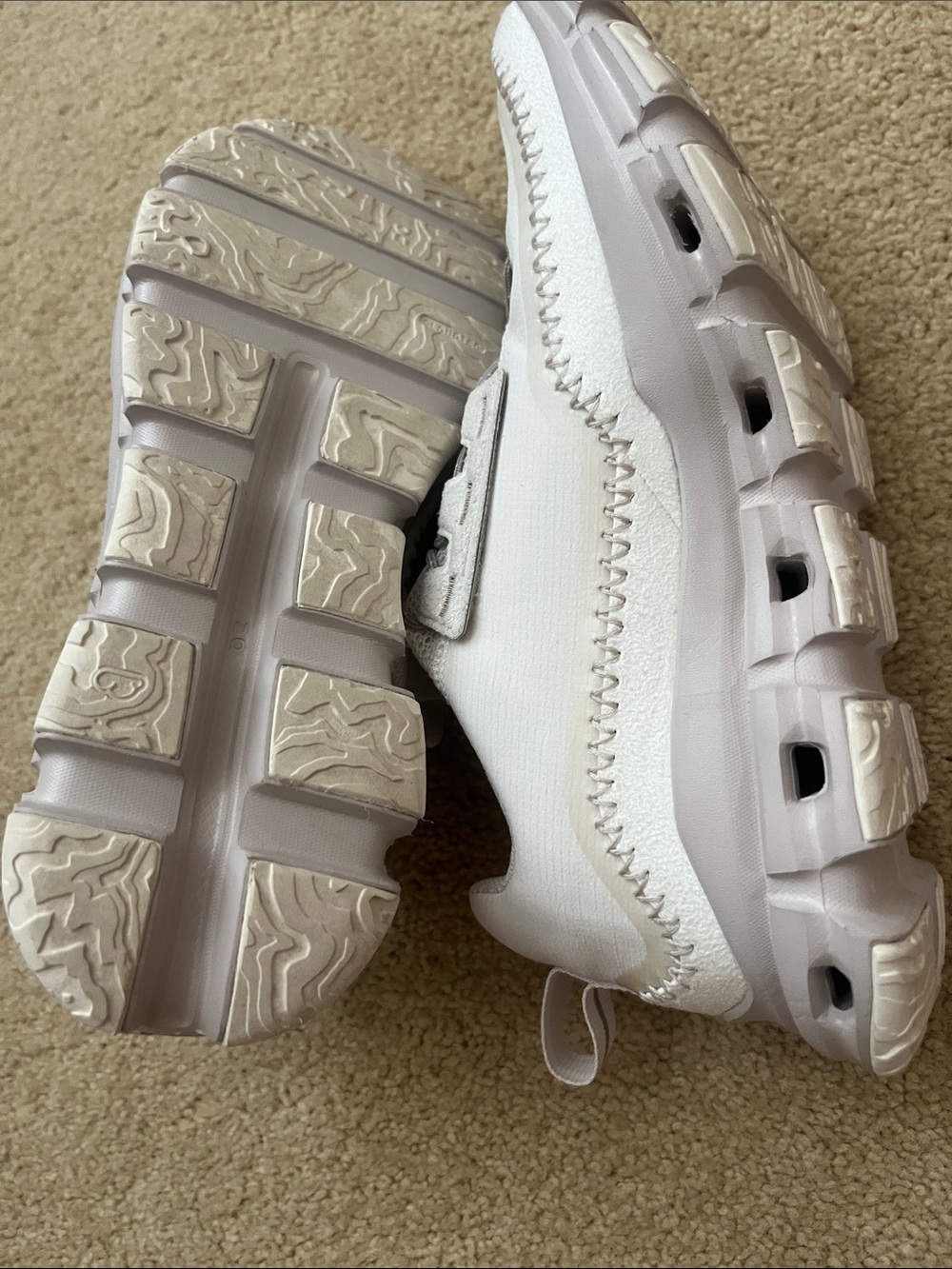 On Cloud Sneakers - Picture 4 of 4